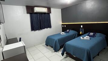 Quarto duplo | Wi-Fi de cortesia, roupa de cama