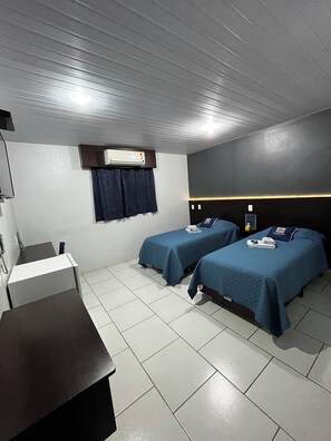 Habitación con 2 camas individuales | Wifi gratis y ropa de cama 