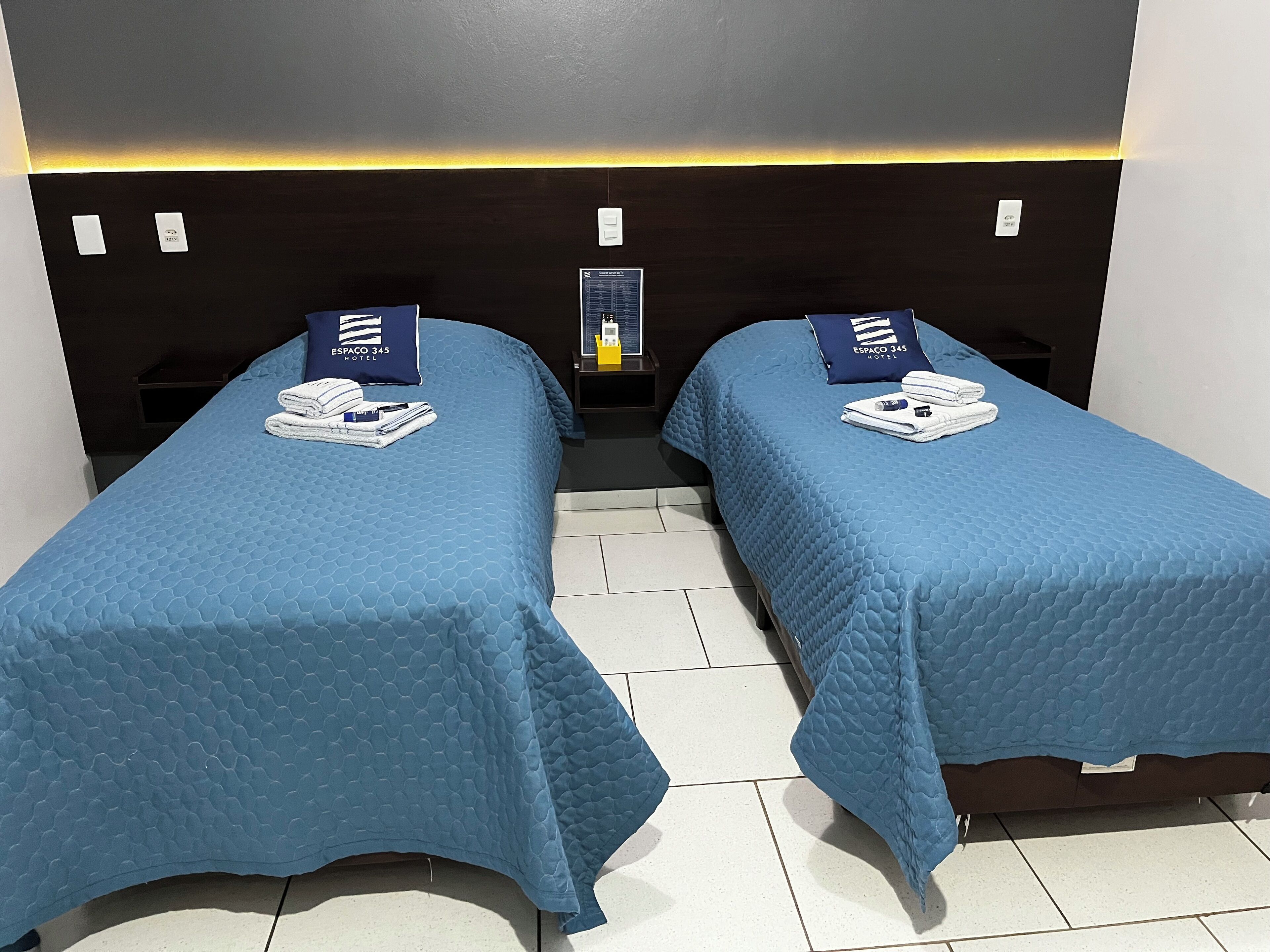 Wifi gratis y ropa de cama 