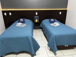 Twin Room | Free WiFi, bed sheets - Espaço 345 (Paulínia)