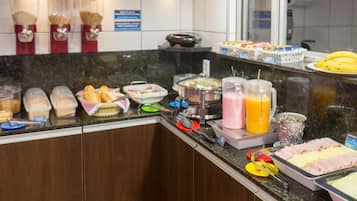 Free daily buffet breakfast