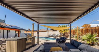 Remodeled Retreat~Pool~Game Room~Boat Parking~BBQ~AC~less than 2 miles to Lake!