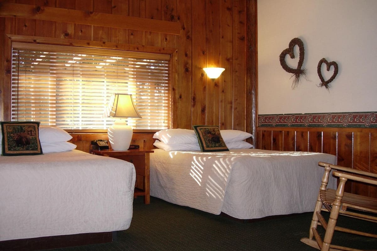 Room, 2 Queen Bed | 책상, 노트북 작업 공간, 무료 WiFi, 침대 시트