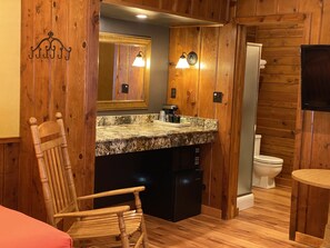 Room, 2 Queen Bed and 1 Single Bed | Salle de bain