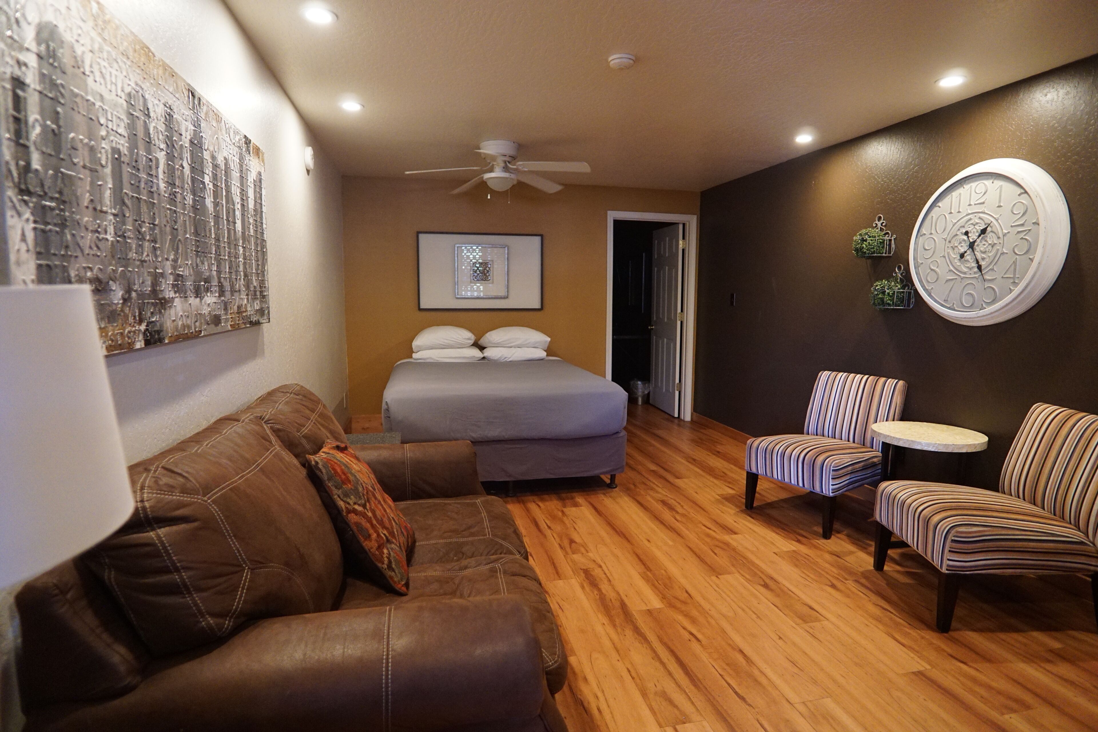 Desk, laptop workspace, free WiFi, bed sheets