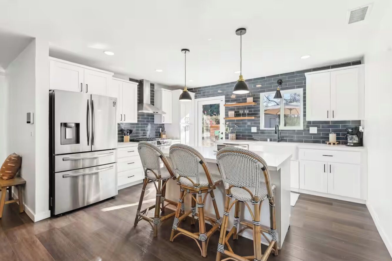 Mikroaaltouuni, uuni, liesi, astianpesukone