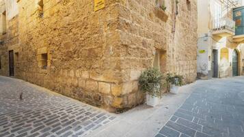 Enceinte de lâhĂ©bergement