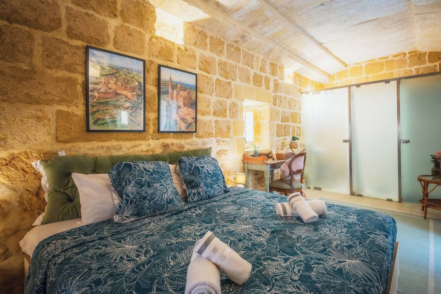 3 bedrooms, desk, iron/ironing board, WiFi