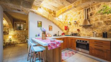 Fridge, microwave, oven, coffee/tea maker