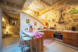 Fridge, microwave, oven, coffee/tea maker