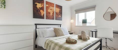 3 habitaciones, tabla de planchar con plancha, wifi y ropa de cama