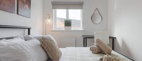 3 bedrooms, iron/ironing board, WiFi, bed sheets