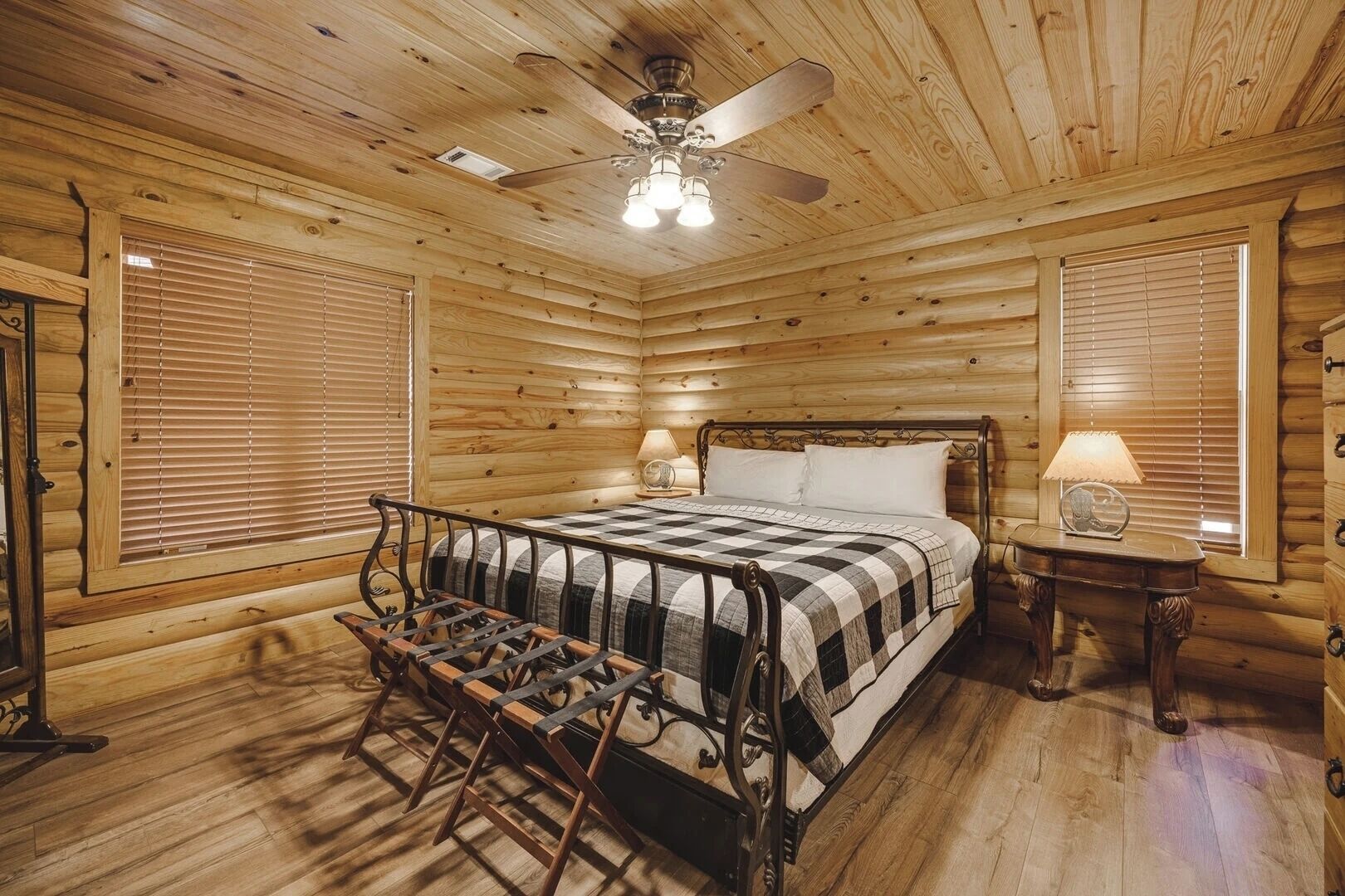 4 bedrooms, WiFi, bed sheets