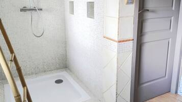 Shower, towels, soap, toilet paper