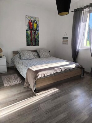 2 bedrooms, iron/ironing board, WiFi, bed sheets