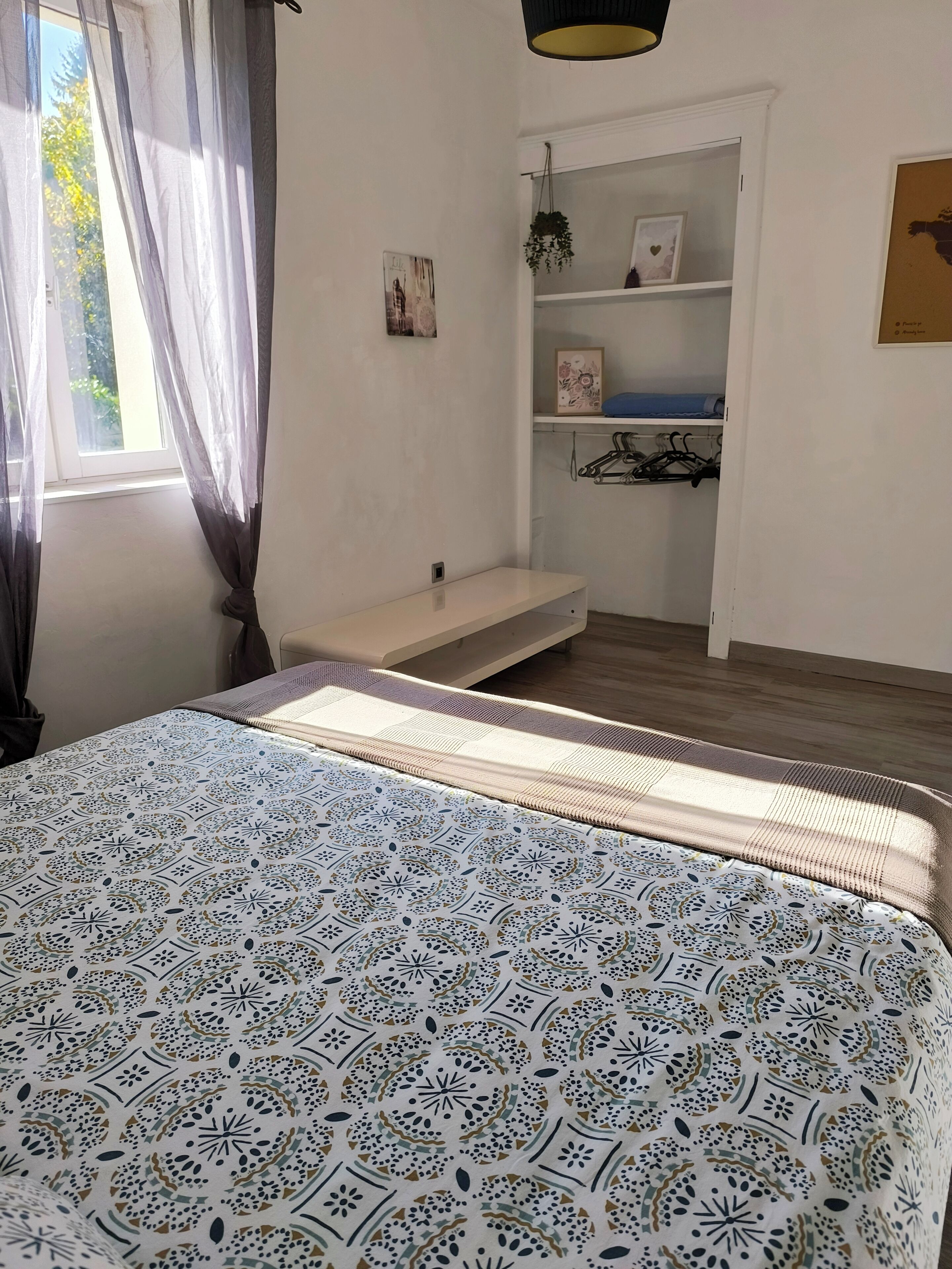 2 chambres, fer et planche à repasser, Wi-Fi, draps fournis