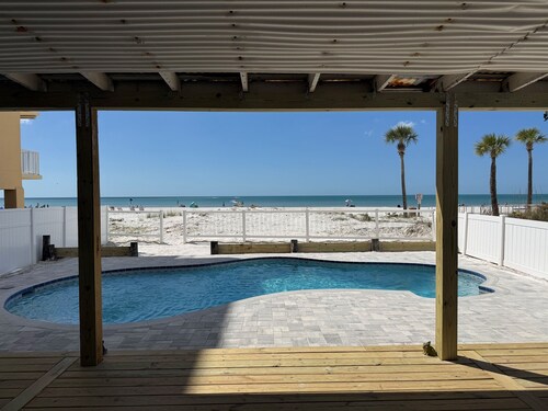 1940 Retro Themed 4 Bedroom 2 Bath Beach Front Bungalow w/Private Pool & More!
