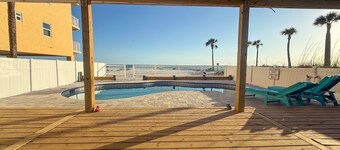 1940 Retro 4 Bedroom 2 Bath Beach Front Bungalow w/Private Pool & More Gulf-Blvd