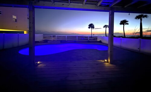 Beach Front House Private Pool 1940 Retro 4 Bedroom 2 Bath & More Gulf-Blvd