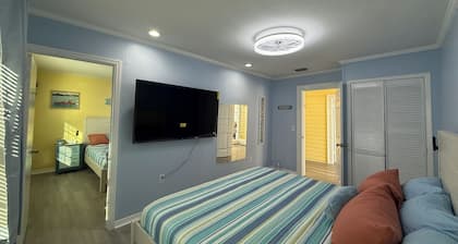 1940 Retro Themed 4 Bedroom 2 Bath Beach Front Bungalow w/Private Pool & More!