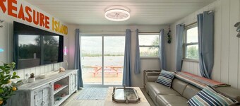 1950s Retro Beach Bungalow directly on the Beach! Spectacular Views! John's Pass