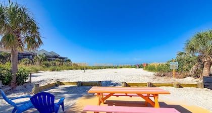 1950s Retro Beach Bungalow directly on the Beach! Spectacular Views! John's Pass