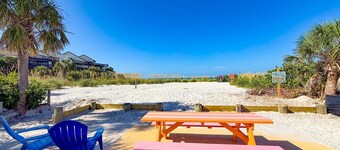 1950s Retro Beach Bungalow directly on the Beach! Spectacular Views! John's Pass