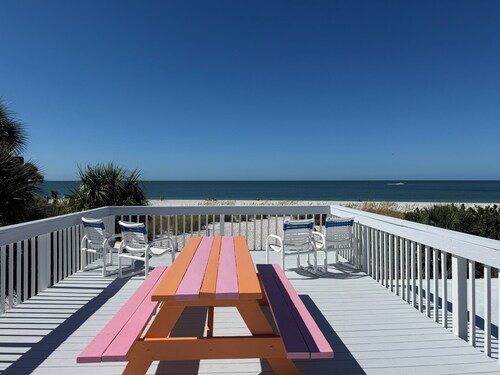 1950s Retro 3 Bedroom/2 Bath Beach House w/Amazing Deck! John's Pass Gulf-Blvd
