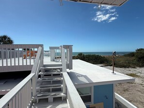 Property grounds - 1950s Retro Inspired 3 Bedroom/2 Bath Beach House w/Amazing Deck! John's Pass (Treasure Island)