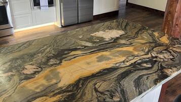 Micro-ondes, four, plaque de cuisson, lave-vaisselle