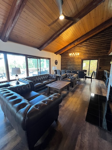 NEW-LUXE CABIN-near UofO & Eugene,OR -slps 1-16-Events ok with prior-PETSTAYFREE