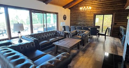 NEW-LUXE CABIN-near UofO & Eugene,OR -slps 1-16-Events ok with prior-PETSTAYFREE
