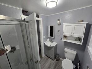 Shower, towels - Moss Top Cabin-off grid living moss roof cabin in the woods (Marblemount)