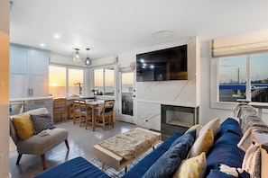 Smart TV, fireplace