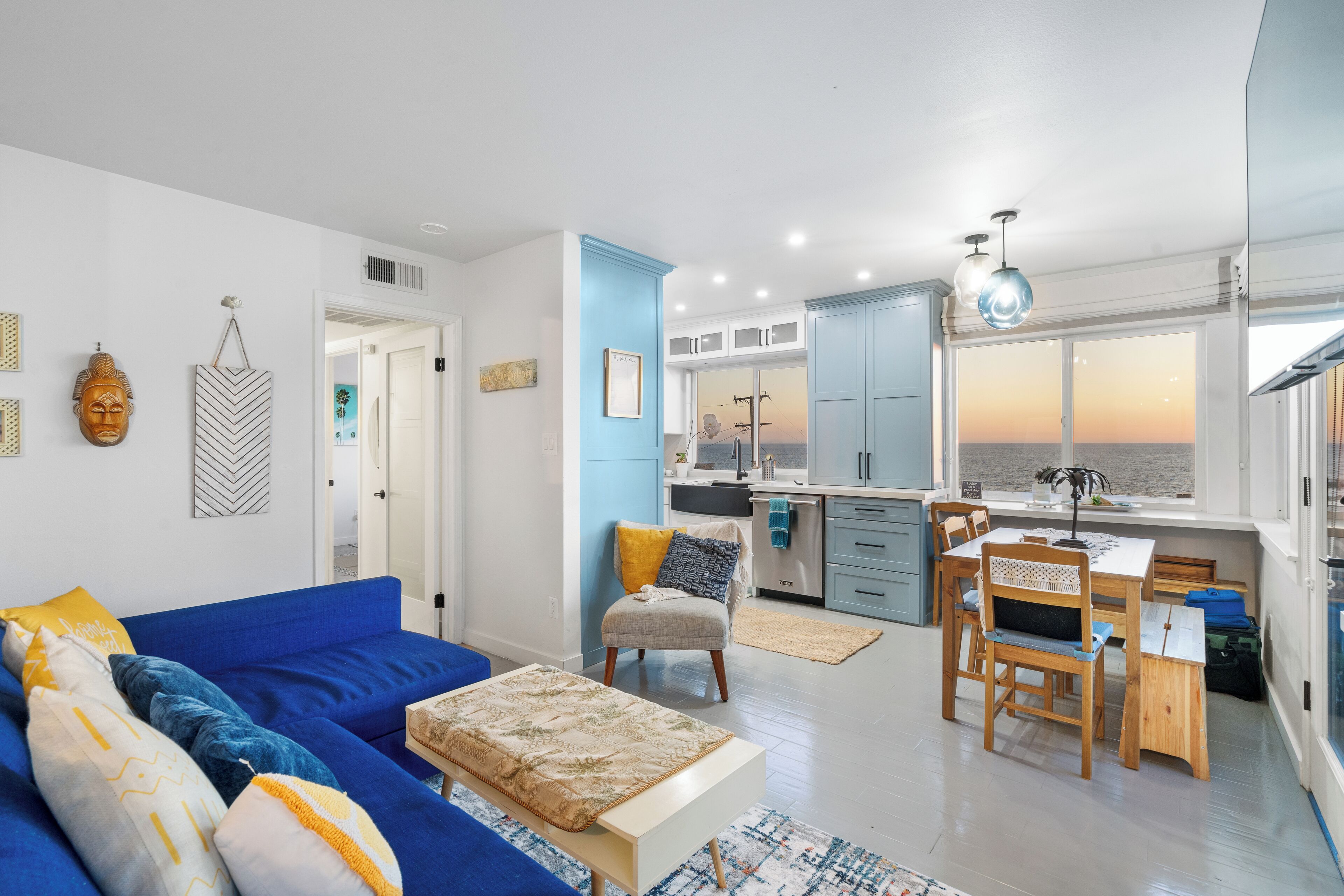 Luxe 4b-4b Coastal Oasis - Ocean Views - Rooftop & Garage - Manhattan Beach, CA