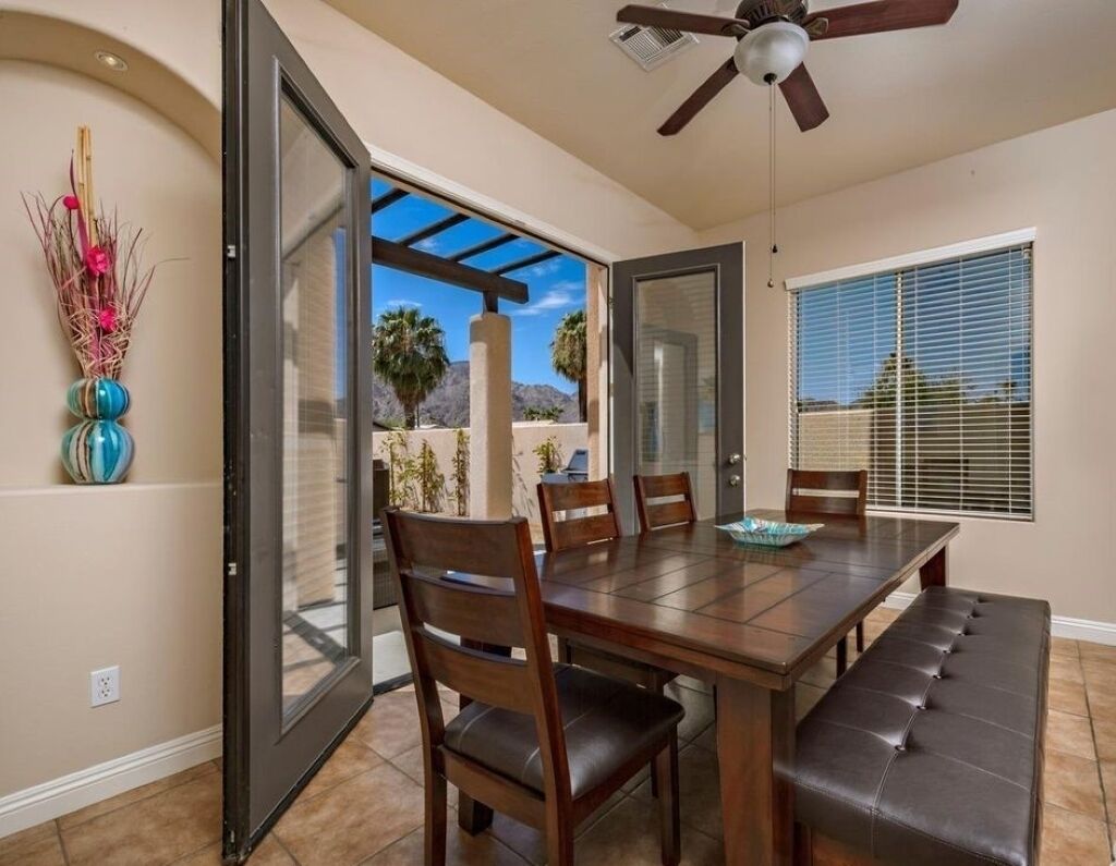 屋外ダイニングエリア