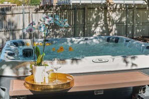 Bain à remous extérieur