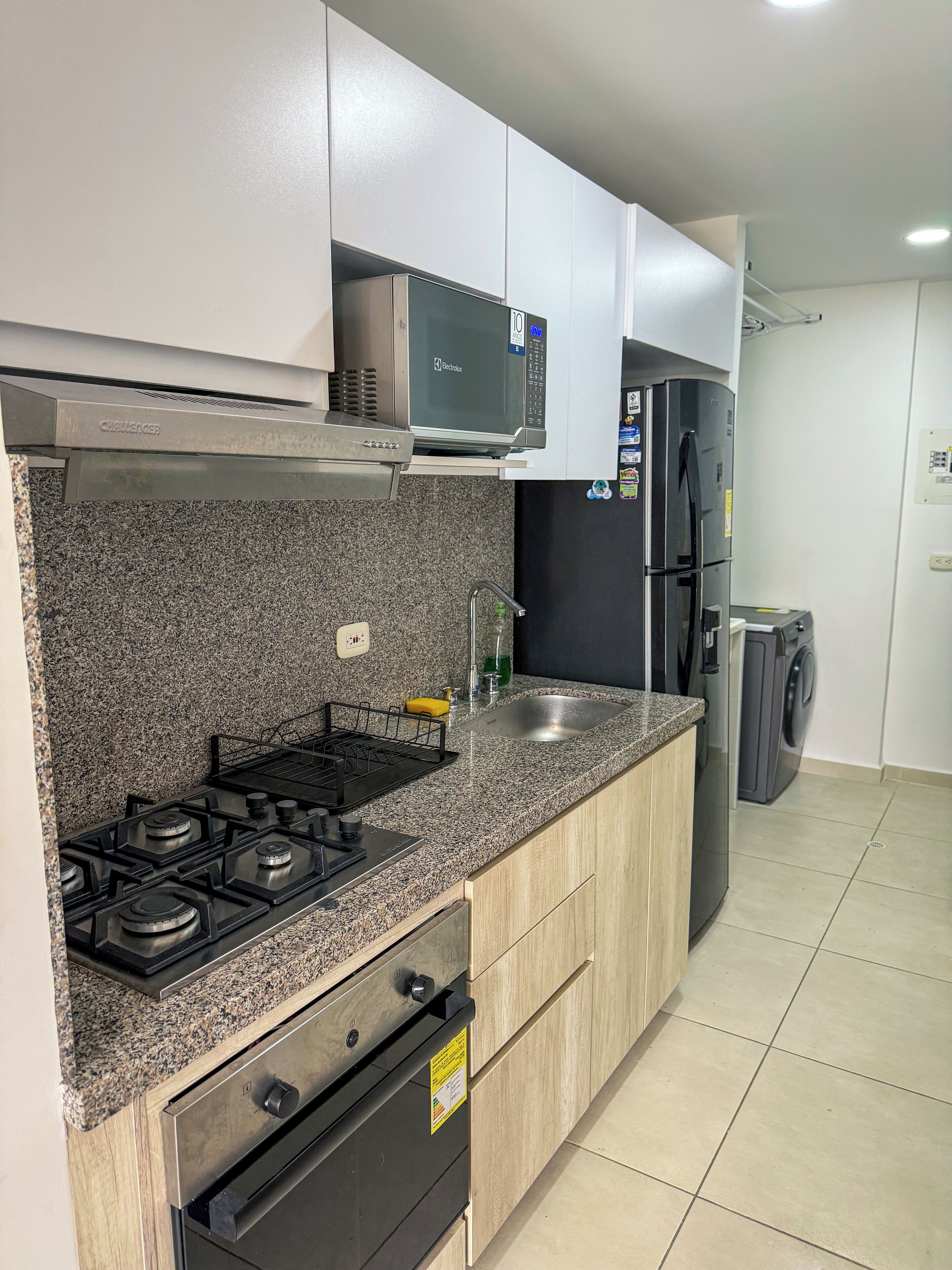 Micro-ondes, four, plaque de cuisson