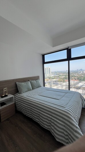 2 bedrooms, iron/ironing board, Internet, bed sheets