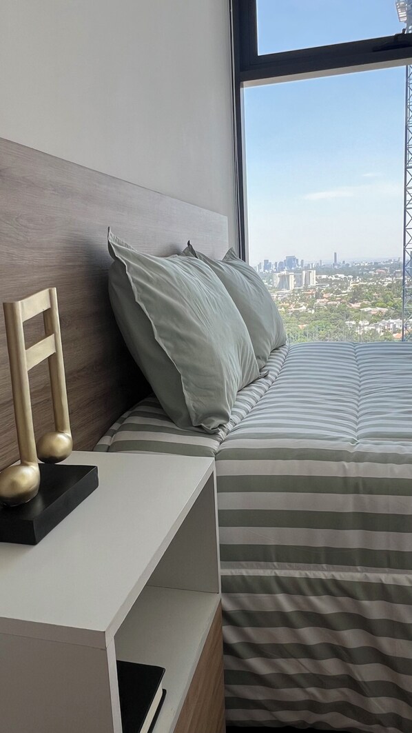 2 bedrooms, iron/ironing board, internet, bed sheets
