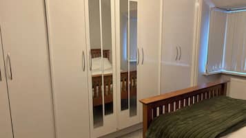 4 bedrooms, free WiFi, bed sheets