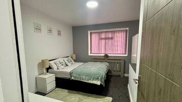 2 kamar tidur, Wi-Fi gratis, dan seprai linen