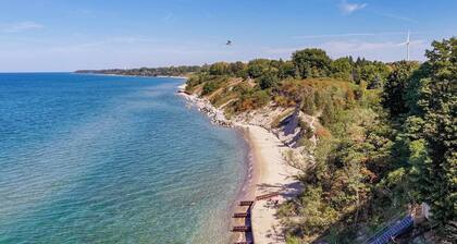 Lakeshore Sunsets - King Bed, Hot tub!