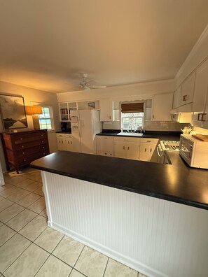 ميكروويف، فرن، موقد طهي مسطح، غسالة أطباق