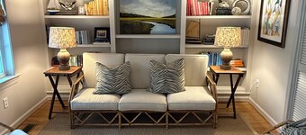 Charming 5-bedroom coastal cottage walking distance to downtown, park & landing