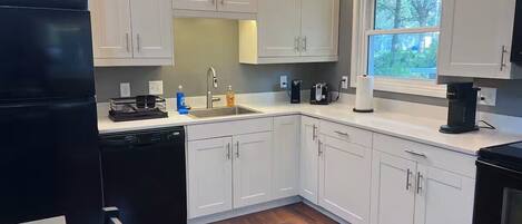 Mikrowelle, Ofen, Herdplatte, Geschirrspüler