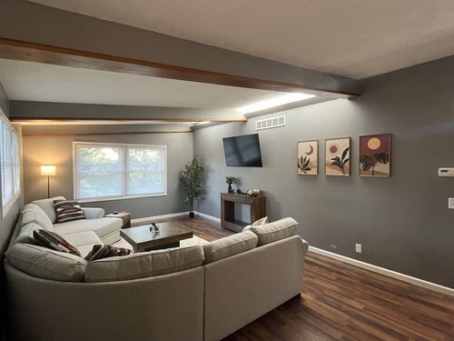 A cozy and warm 3 bedroom retreat in the heart of the Midwest