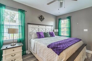 3 soverom, safe på rommet, skrivebord og strykejern/-brett