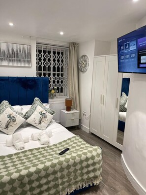 2 habitaciones, tabla de planchar con plancha, wifi y ropa de cama 