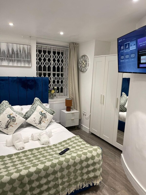 2 bedrooms, iron/ironing board, WiFi, bed sheets - Cozy 2-Bedroom Apartment in Kentish Town Ideal for Relaxing Stays with Amenities (London)